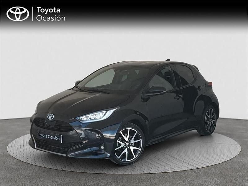 Usado Toyota Yaris Hybrid Style 116 CV (85 kW) 2022 Negro Monovolumen