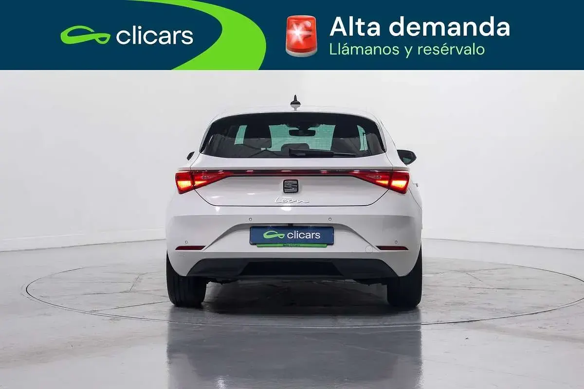 Usado Seat Leon Style 131 CV (96 kW) 2020 Blanco Utilitario