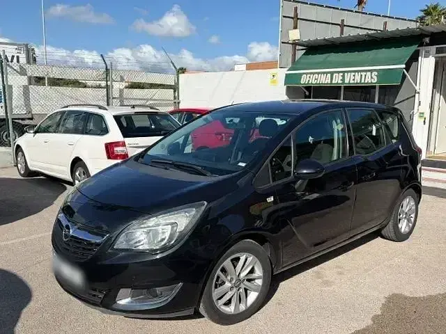 Usado Opel Meriva Selective 120 CV (88 kW) 2017 Negro Monovolumen