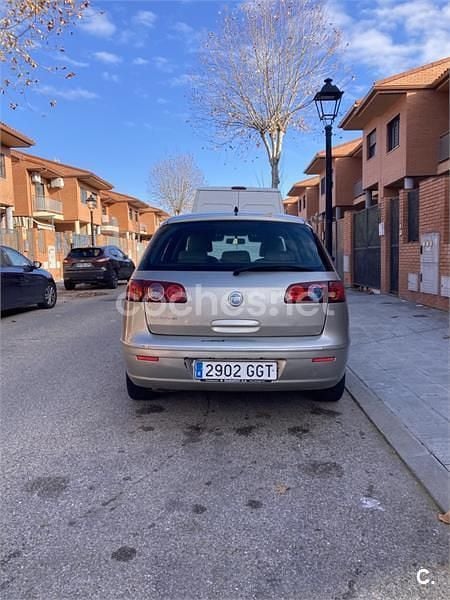 Usado Fiat Croma Dynamic 120 CV (88 kW) 2008 Beige Familiar