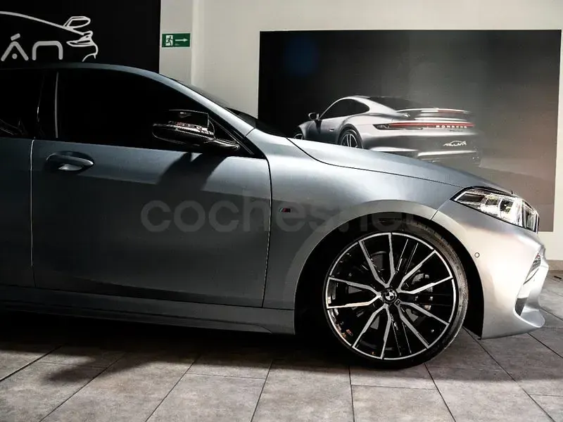Käytetty BMW 120 190 HP (139 kW) 2023 Harmaa Viistoperä