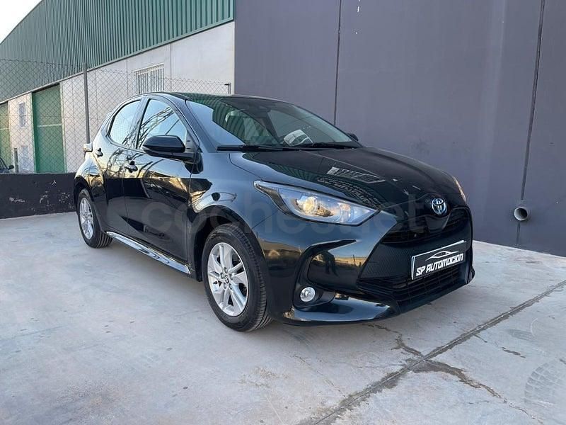 Usado Toyota Yaris Hybrid Style 116 CV (85 kW) 2021 Negro Berlina
