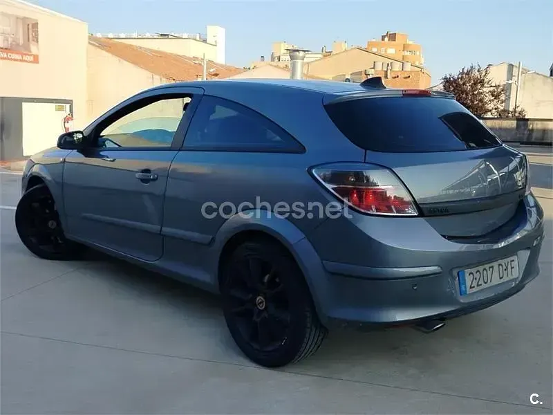 Usado Opel Astra GTC Sport 150 CV (110 kW) 2006 Gris / plata Berlina