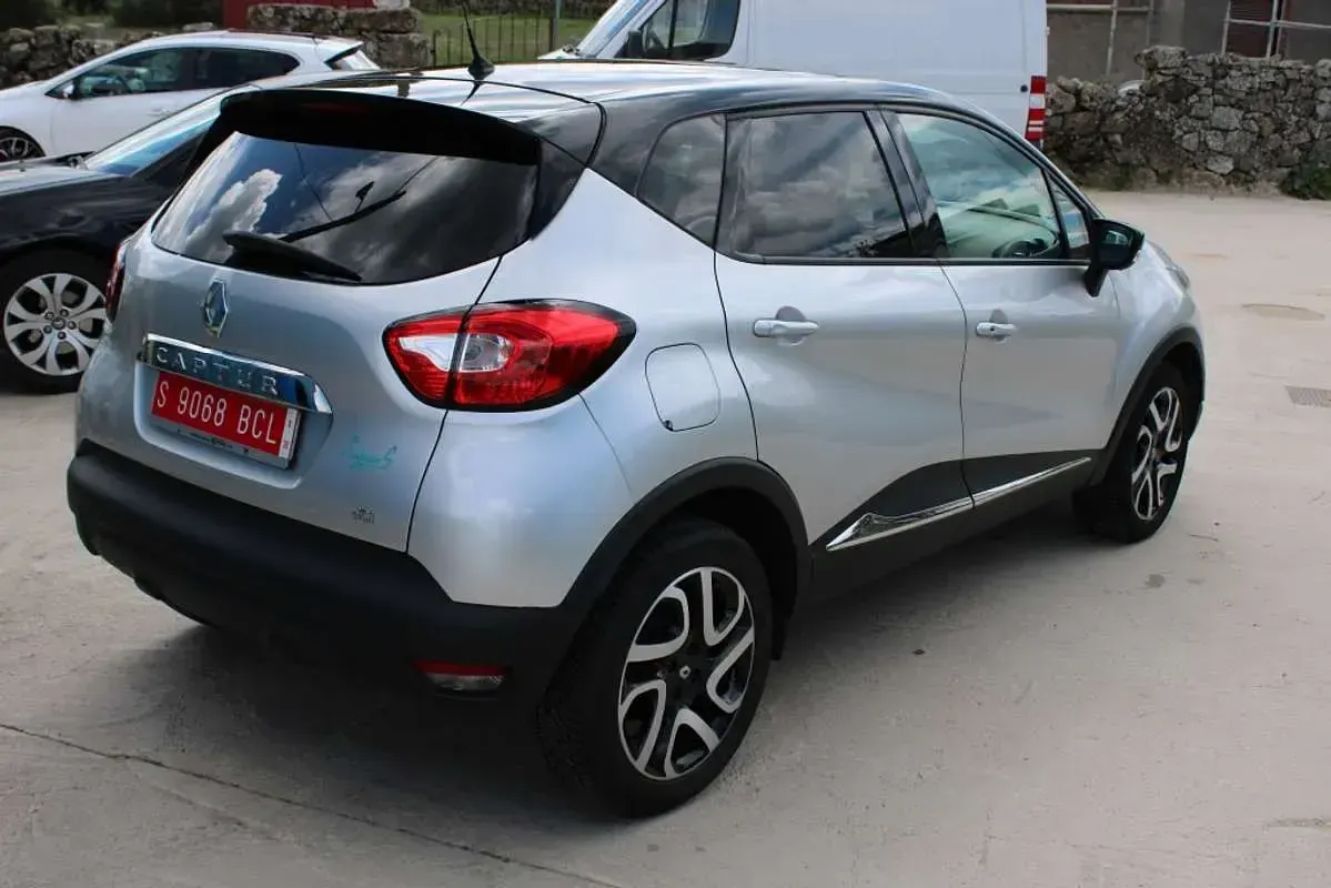 Usado Renault Captur LIMITED 90 CV (66 kW) 2016 Plateado SUV