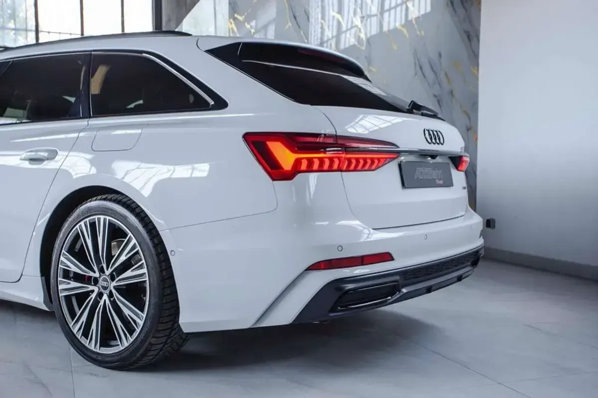 Usado Audi A6 Competition 367 CV (269 kW) 2023 Blanco Familiar