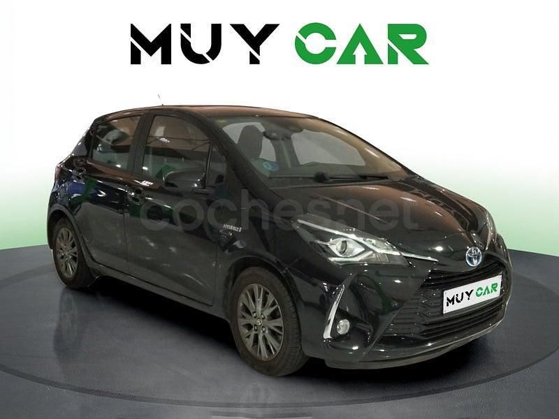 Usado Toyota Yaris Hybrid Active 100 CV (73 kW) 2018 Negro Berlina