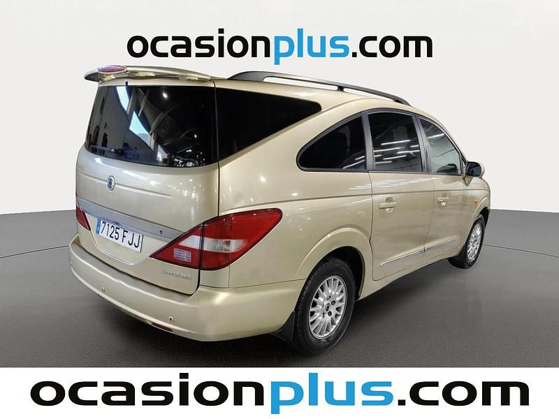 Usado Ssangyong (KGM) Rodius 165 CV (121 kW) 2006 Beige Monovolumen