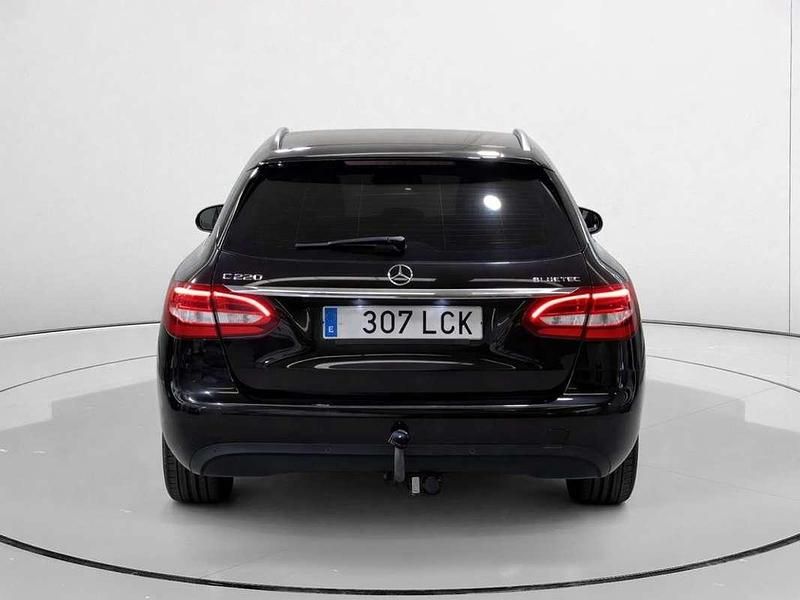 Usado Mercedes C220 170 CV (125 kW) 2015 Negro Familiar