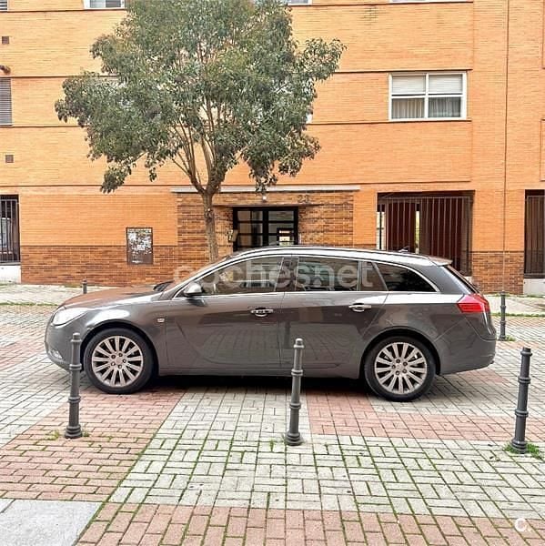 Usado Opel Insignia Cosmo 130 CV (95 kW) 2010 Gris / plata Familiar