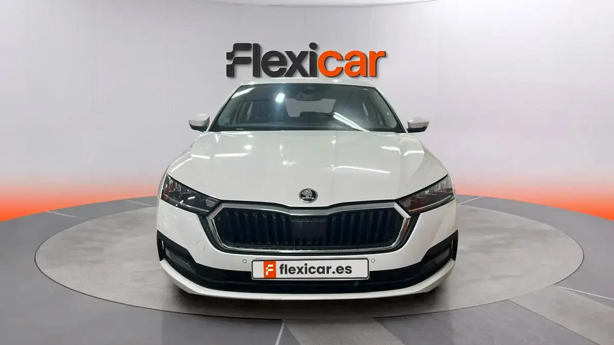 Usado Skoda Octavia Selection 116 CV (85 kW) 2022 Blanco Berlina
