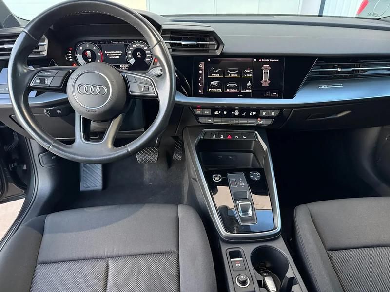 Usado Audi A3 150 HP (110 kW) 2020 Cinzento Sedan