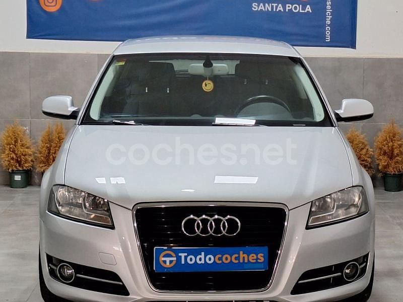 Gris / plata Usado 2011 Audi A3 Ambition Berlina | 9490 € (Un poco caro) - Imagen 1/4