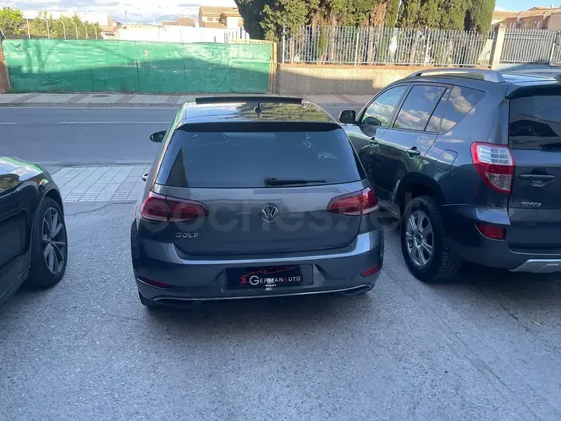 Usado VW Golf VII Sportline 150 CV (110 kW) 2018 Gris / plata Berlina