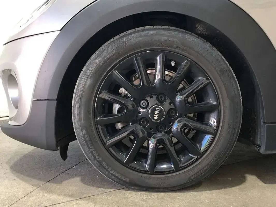 Usado Mini Cooper 136 CV (100 kW) 2020 Plateado Utilitario