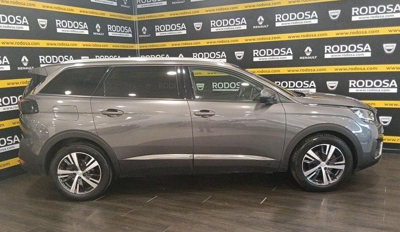 Usado Peugeot 5008 Allure 130 CV (95 kW) 2017 Gris / plata Monovolumen
