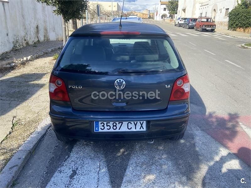 Usado VW Polo Highline 75 CV (55 kW) 2004 Azul Utilitario