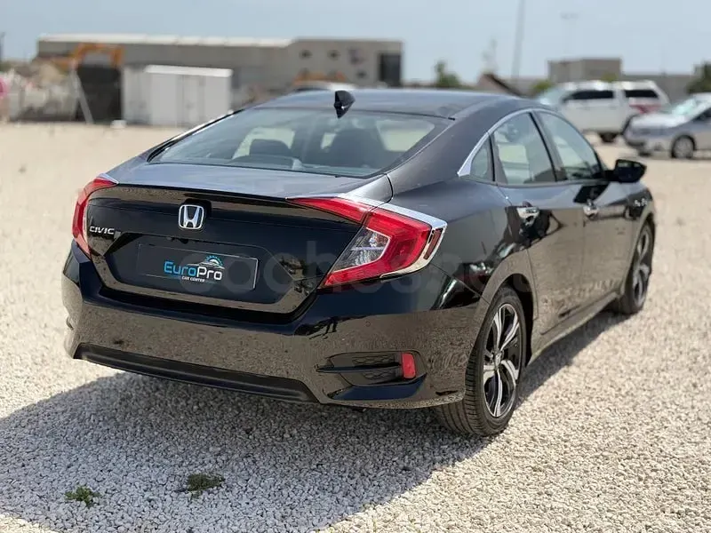 Usado Honda Civic Executive 182 CV (133 kW) 2018 Negro Berlina