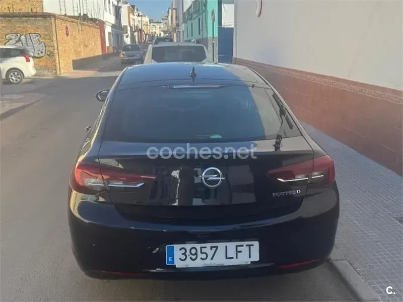 Usado Opel Insignia Selective 110 CV (80 kW) 2020 Negro Berlina