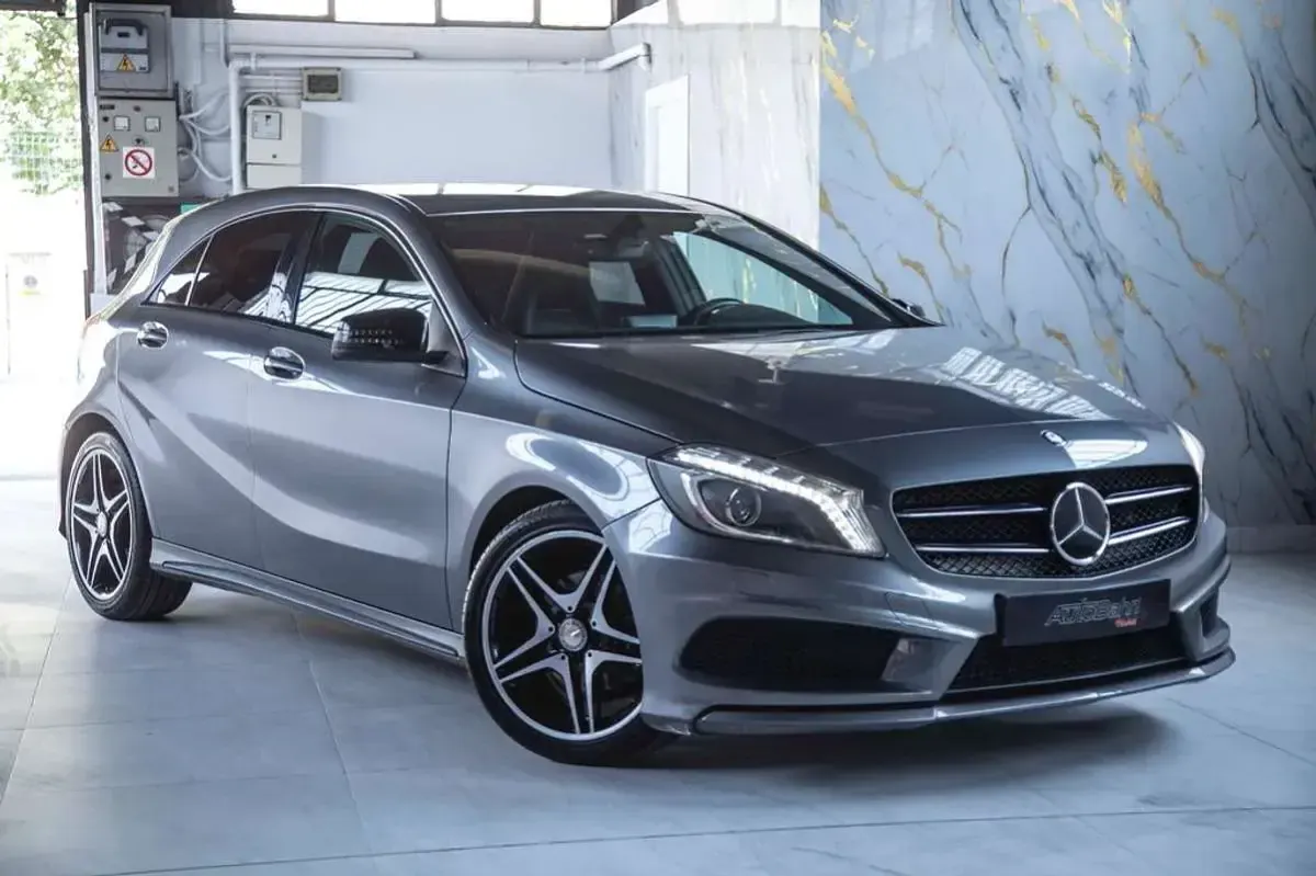 Usado Mercedes A200 AMG line 156 CV (114 kW) 2015 Gris Utilitario