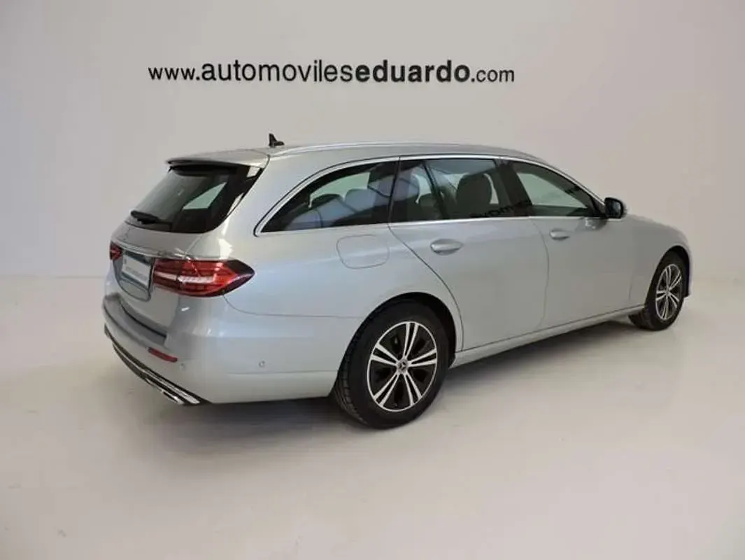 Usado Mercedes E220 194 CV (142 kW) 2022 Plateado Familiar