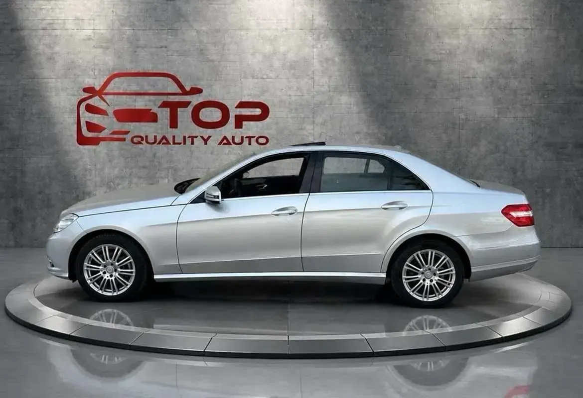 Usado Mercedes E220 Elegance 170 CV (125 kW) 2012 Gris Berlina