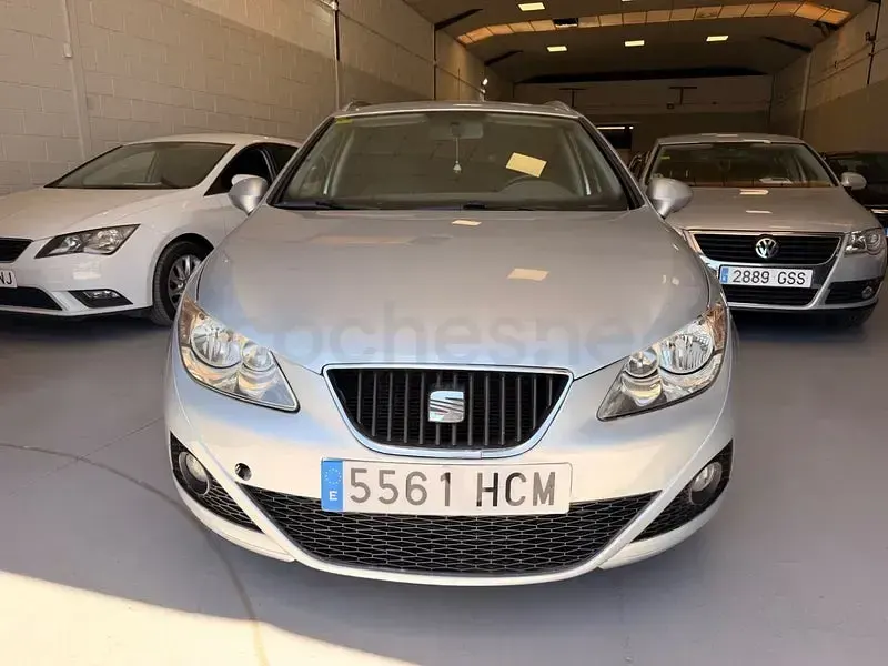 Usado Seat Ibiza ST Style 105 CV (77 kW) 2011 Gris / plata Familiar
