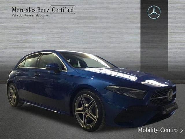 Usado Mercedes A180 AMG line 116 CV (85 kW) 2024 Azul espectra Utilitario