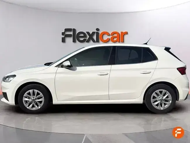 Usado Skoda Fabia Active 80 CV (58 kW) 2022 Blanco Utilitario