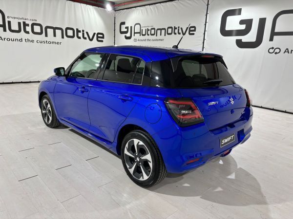 Usado Suzuki Swift 83 CV (61 kW) 2024 Azul Utilitario