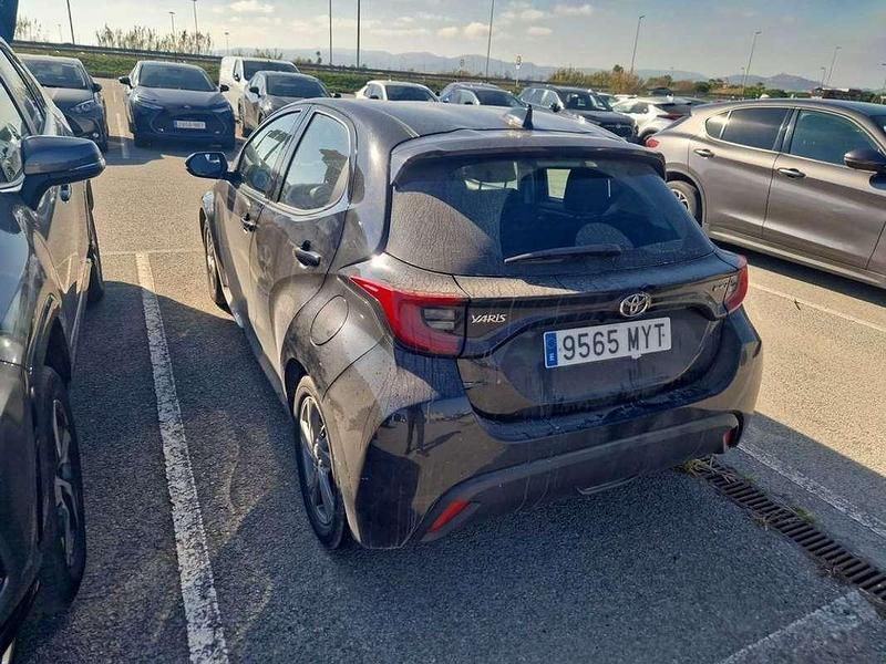 Usado Toyota Yaris Hybrid Active 116 CV (85 kW) 2025 Negro Utilitario