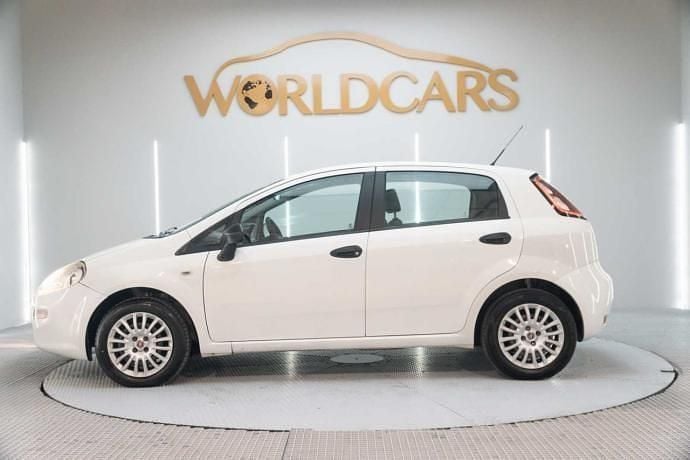 Usado Fiat Punto Pop 75 CV (55 kW) 2012 Blanco Berlina
