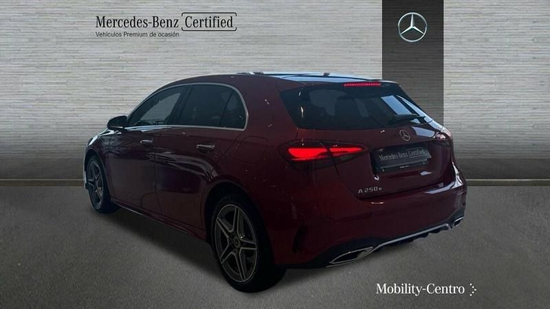 Usado Mercedes A250 217 CV (159 kW) 2024 Manufaktur rojo patagonia metalizado Utilitario