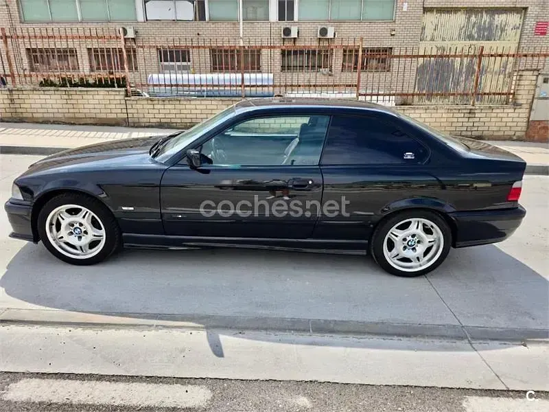 Usado BMW 318 Sport Line 140 CV (102 kW) 1998 Negro Coupe