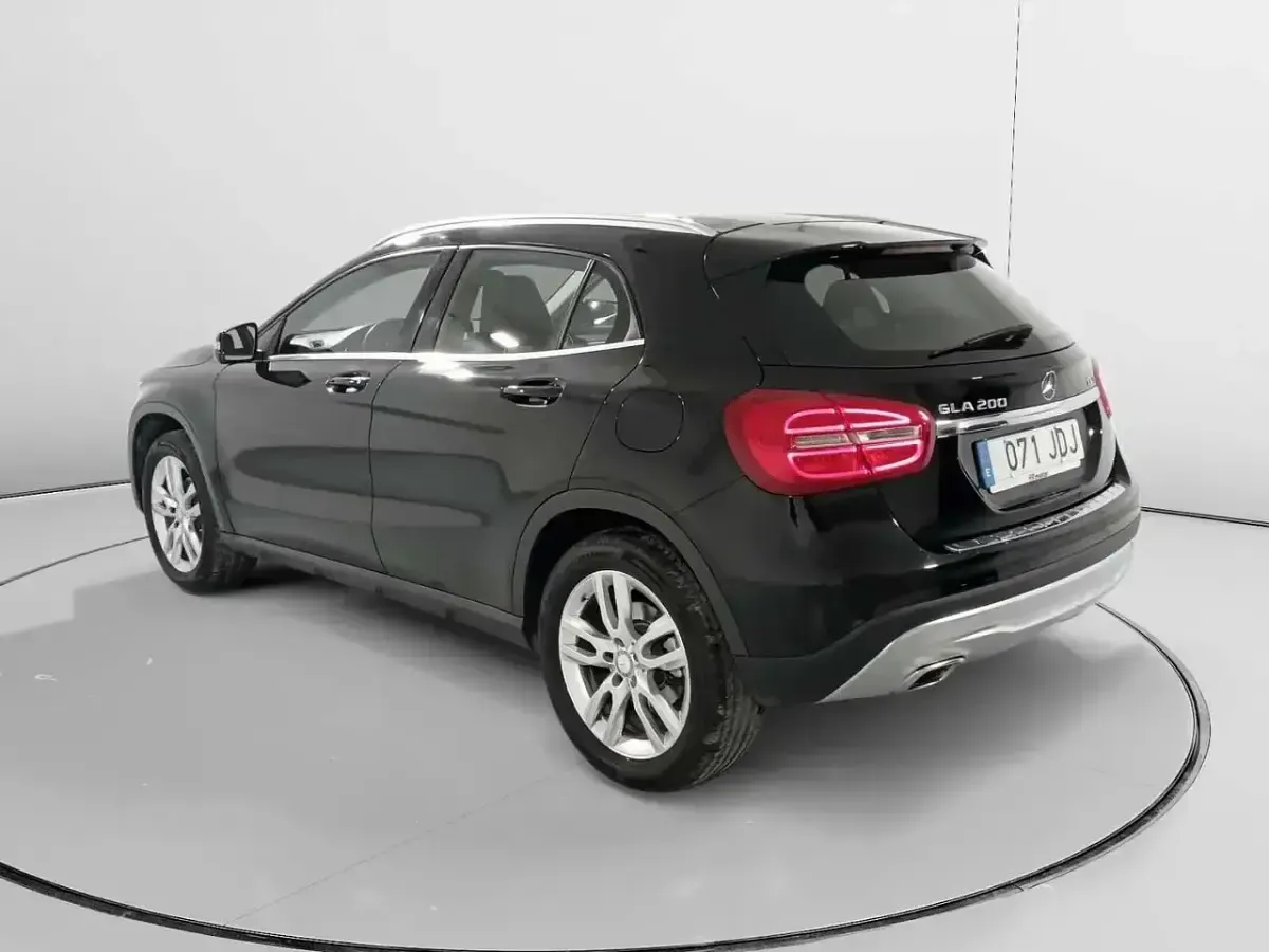 Usado Mercedes GLA200 Style 136 CV (100 kW) 2015 Negro SUV