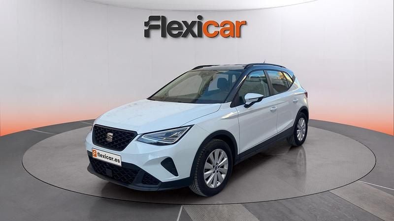 Usado Seat Arona Style 110 CV (80 kW) 2022 Blanco SUV