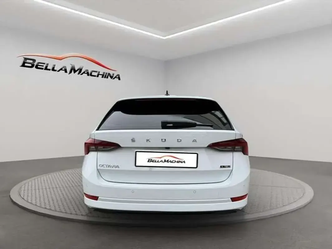 Usado Skoda Octavia 110 CV (80 kW) 2021 Blanco Familiar