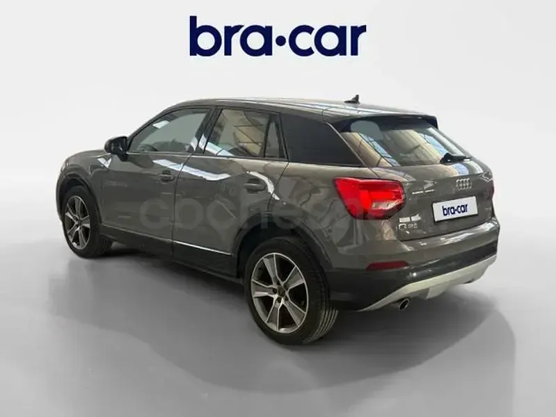 Usado Audi Q2 Design 116 CV (85 kW) 2020 Gris / plata SUV