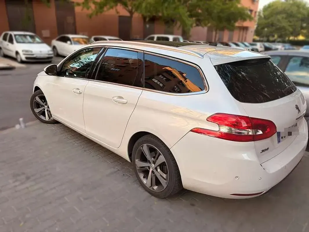 Usado Peugeot 308 SW Allure 120 CV (88 kW) 2017 Blanco Familiar