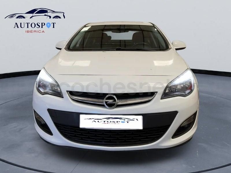 Usado Opel Astra Selective 110 CV (80 kW) 2014 Blanco Berlina