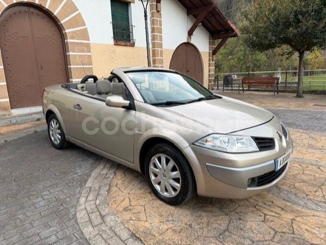 Usado Renault Mégane Cabriolet Privilege 150 CV (110 kW) 2007 Beige Descapotable