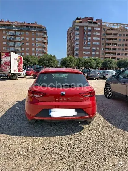 Usado Seat Leon Style 110 CV (80 kW) 2015 Rojo Berlina