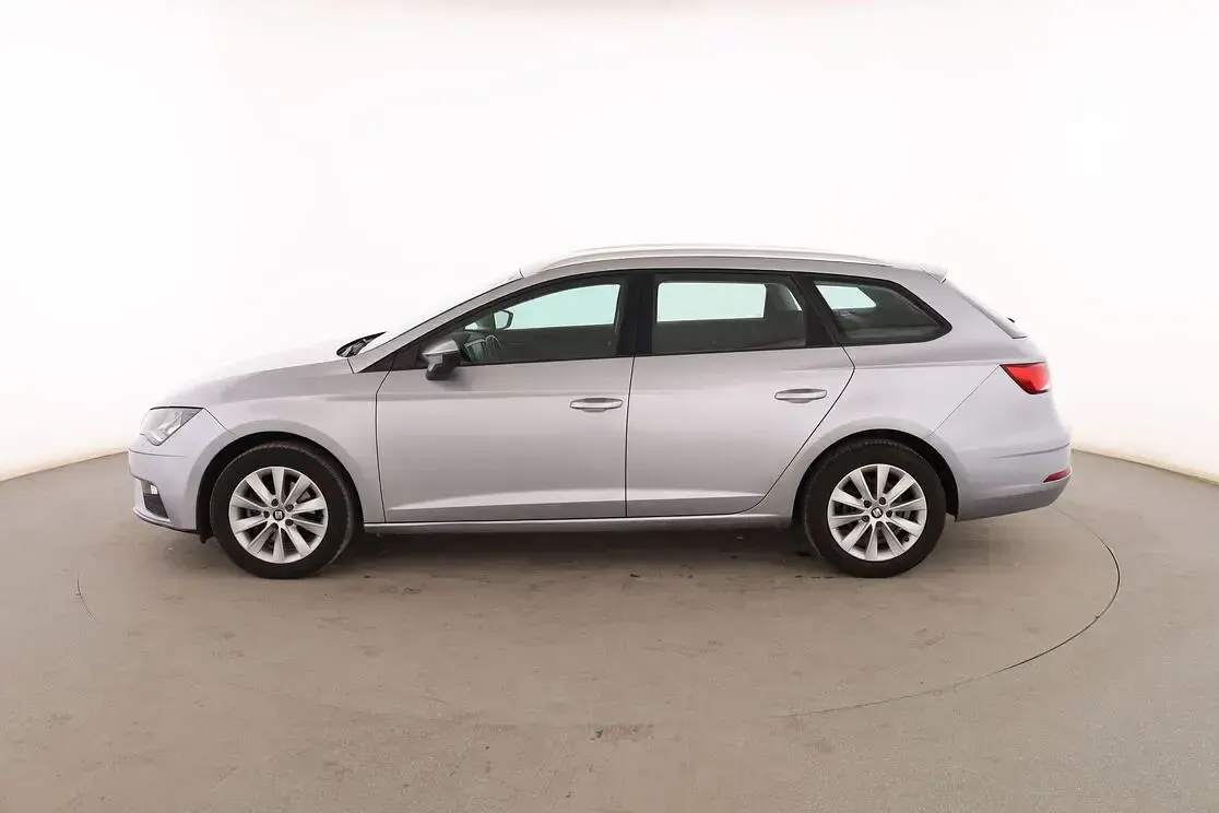 Usado Seat Leon Style 125 CV (91 kW) 2017 Plata Familiar