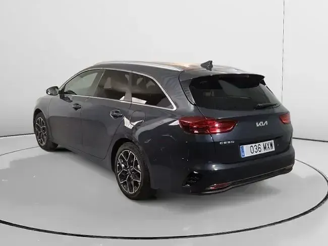 Usado Kia Ceed Style 101 CV (74 kW) 2025 Gris Utilitario