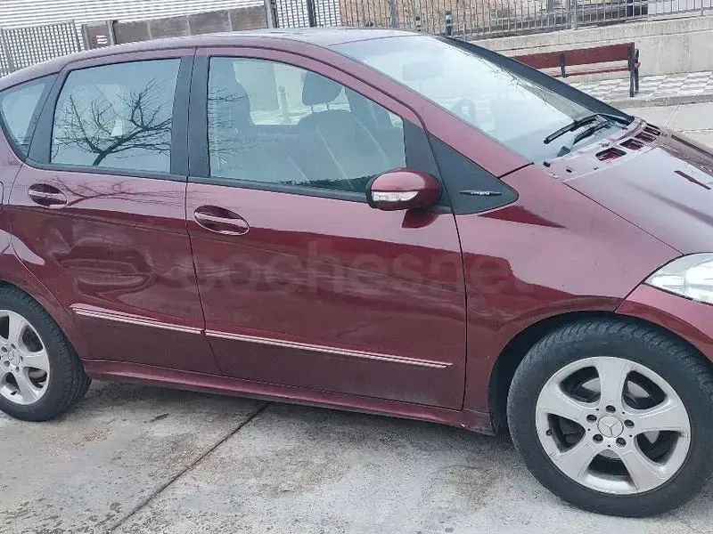 Usado Mercedes A160 Elegance 82 CV (60 kW) 2005 Granate Monovolumen