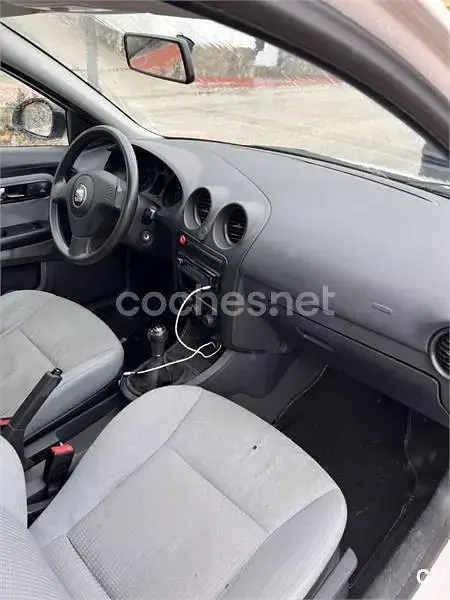 Usado Seat Ibiza Stella 75 CV (55 kW) 2003 Blanco Utilitario