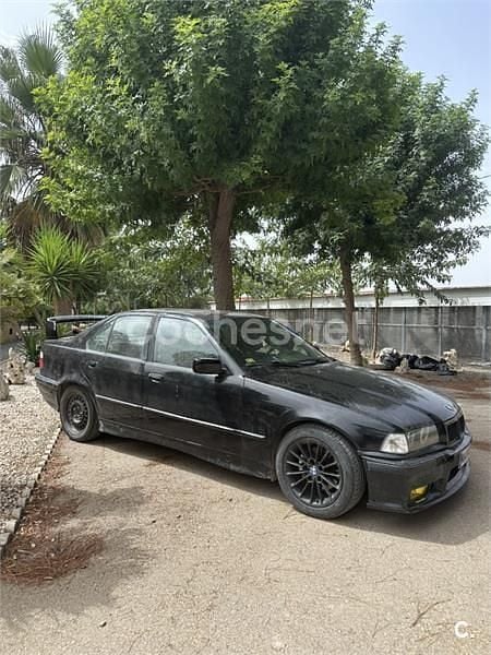 Usado BMW 318 115 CV (84 kW) 1991 Negro Berlina
