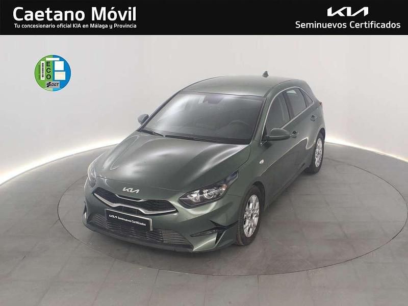Verde Usado 2024 Kia Ceed Utilitario | 20.990 € (Un poco caro) - Imagen 1/4