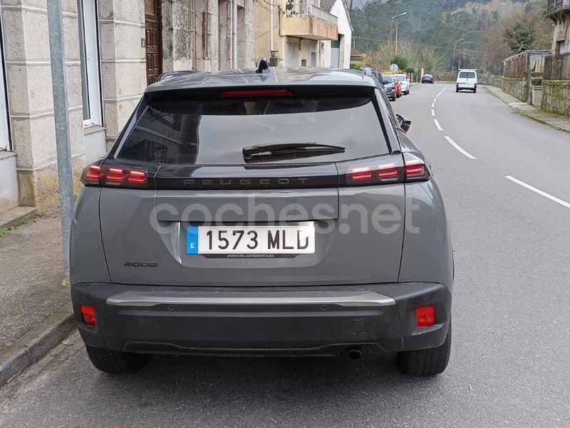 Usado Peugeot 2008 Allure 100 CV (73 kW) 2023 Gris / plata SUV