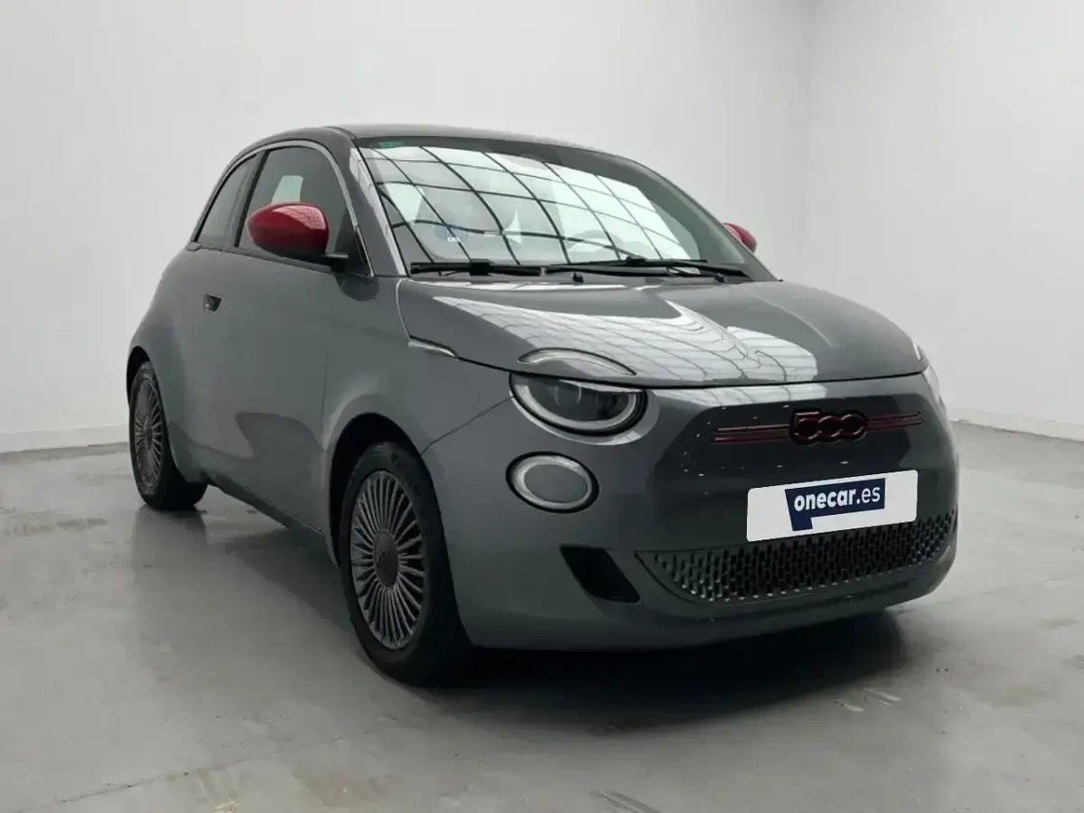 Usado Fiat 500e Red 86 kW (118 CV) 2022 Gris Berlina