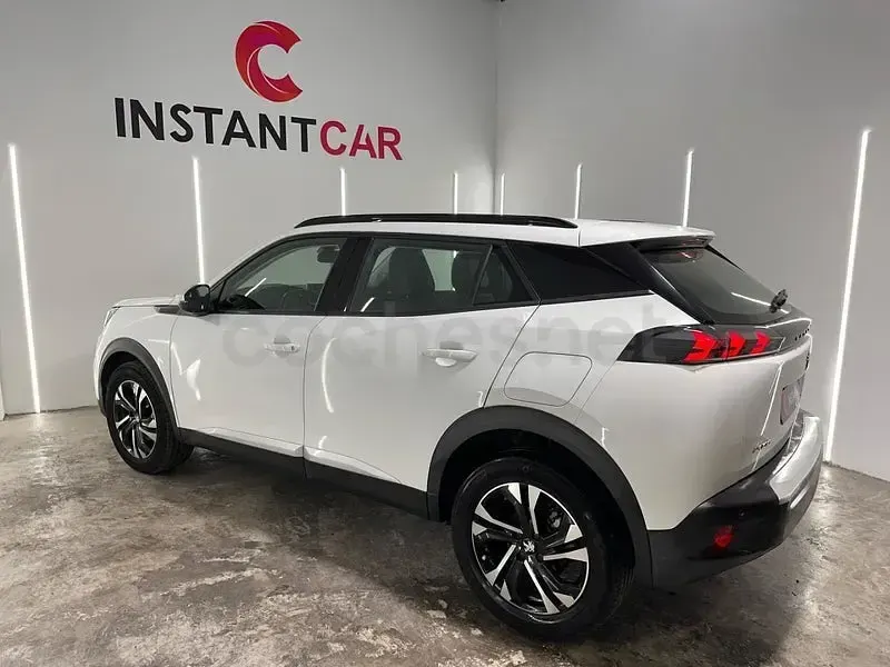 Usado Peugeot 2008 Allure 110 CV (80 kW) 2022 Blanco SUV